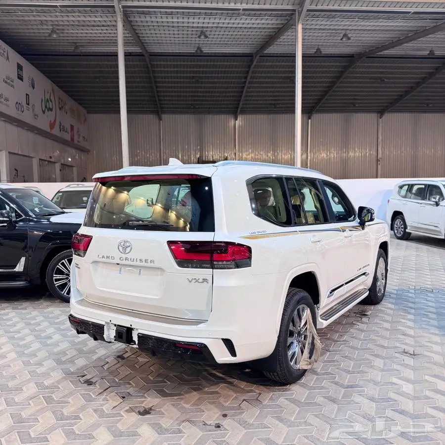 لأند كروزر Vxr نص فل بريمي 2025 31
