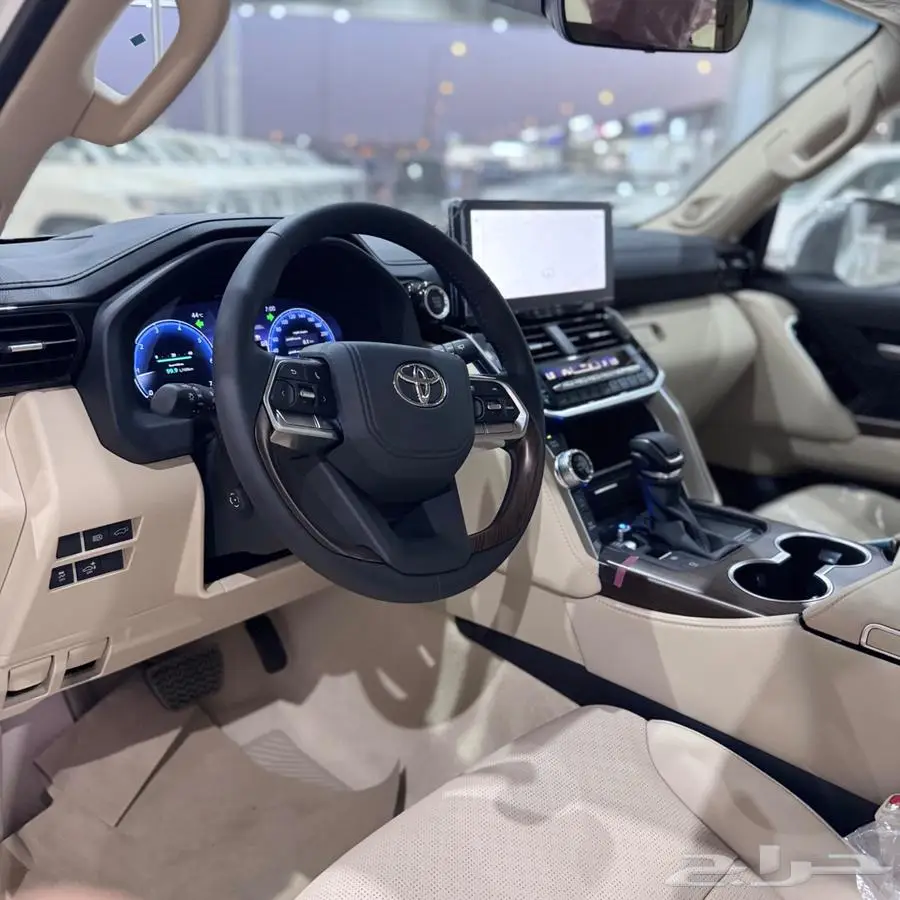 لأند كروزر Vxr نص فل بريمي 2025 4