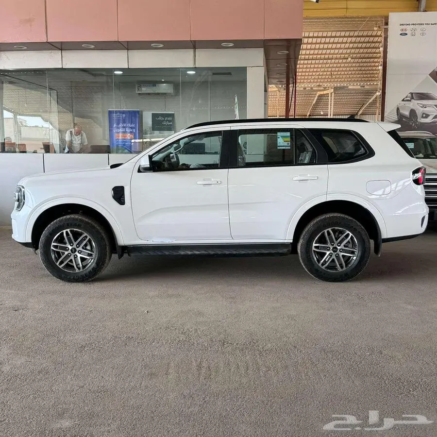 فورد ايفرست XLS استاندر بنزين دبل 2025 بأقل سعر لدى الفريدي 3