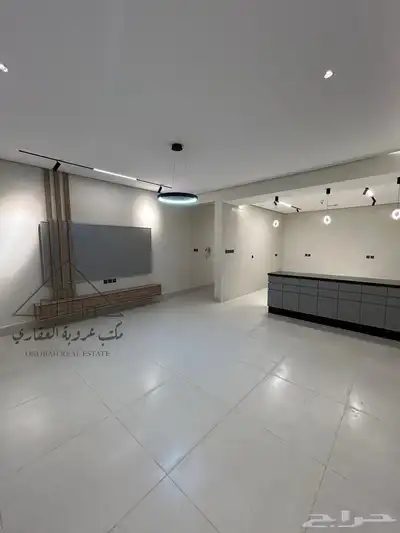 للبيع شقق تمليك دور ثاني تبوك حي اليرموك سطح كامل 11