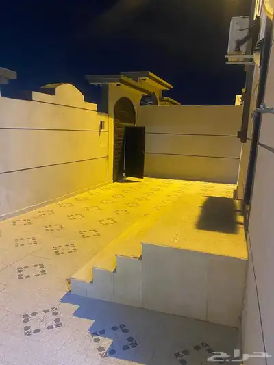 شقه غرفتين ومطبخ للايجار الحرازات 11