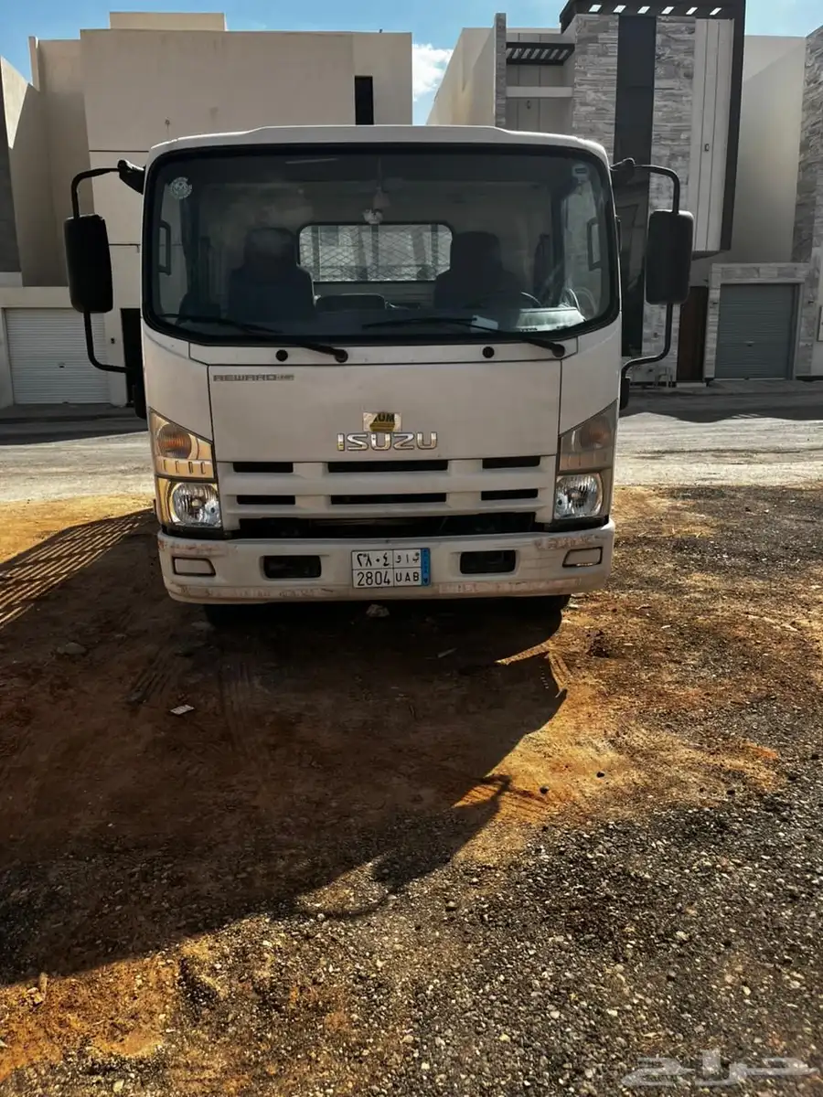 2015 .. 4.5 طن   ماشيه حول 250 الف او اقل IZUZU 0