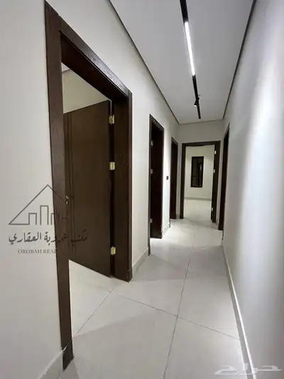 للبيع شقق تمليك دور ثاني تبوك حي اليرموك سطح كامل 13