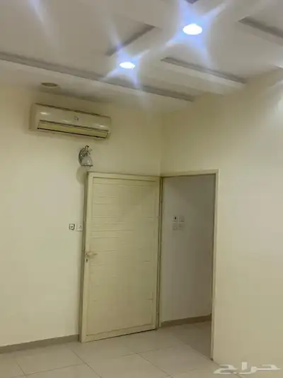 شقه غرفتين ومطبخ للايجار الحرازات 2