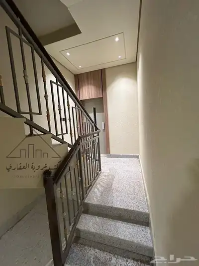 للبيع شقق تمليك دور ثاني تبوك حي اليرموك سطح كامل 2