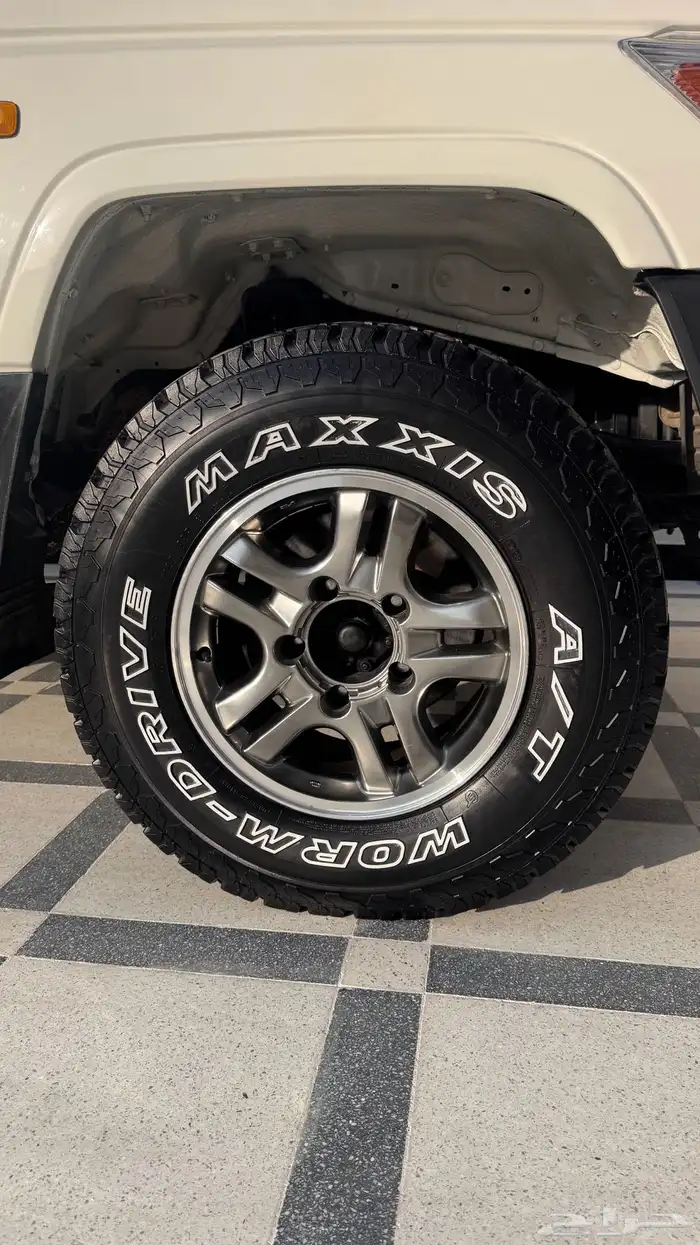 للبيع كفرات ماكسس مع جنوط 0