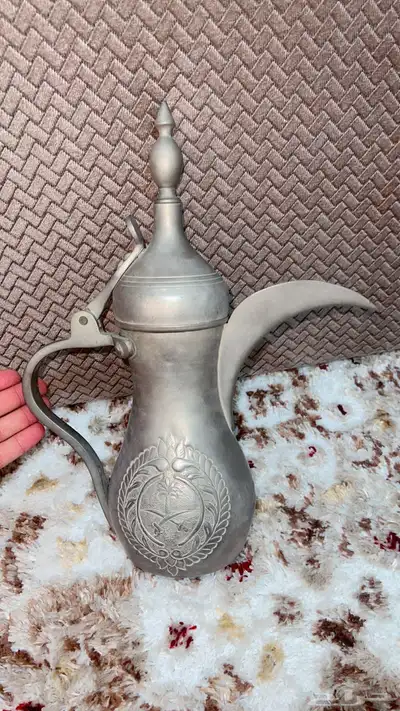 دله للبيع تراث له فوق 90 سنه مادري وش صناعته 1