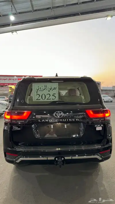 تويوتا جي اكس ار 2025 بنزين L4 جلد شاشات سعودي اللون اسود 3