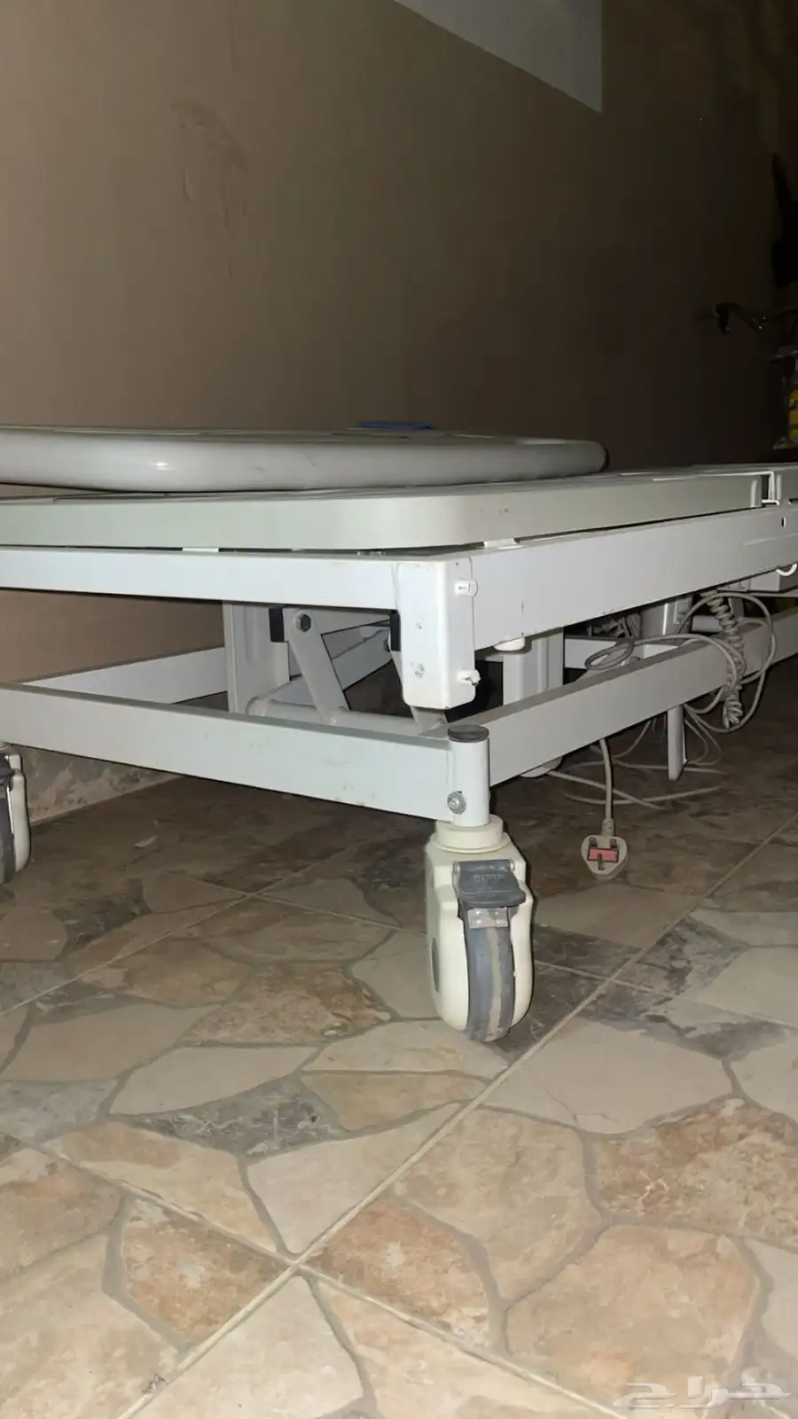 سرير طبي نضيف جدا  مافيه اي عيوب استخدام نص شهر 1