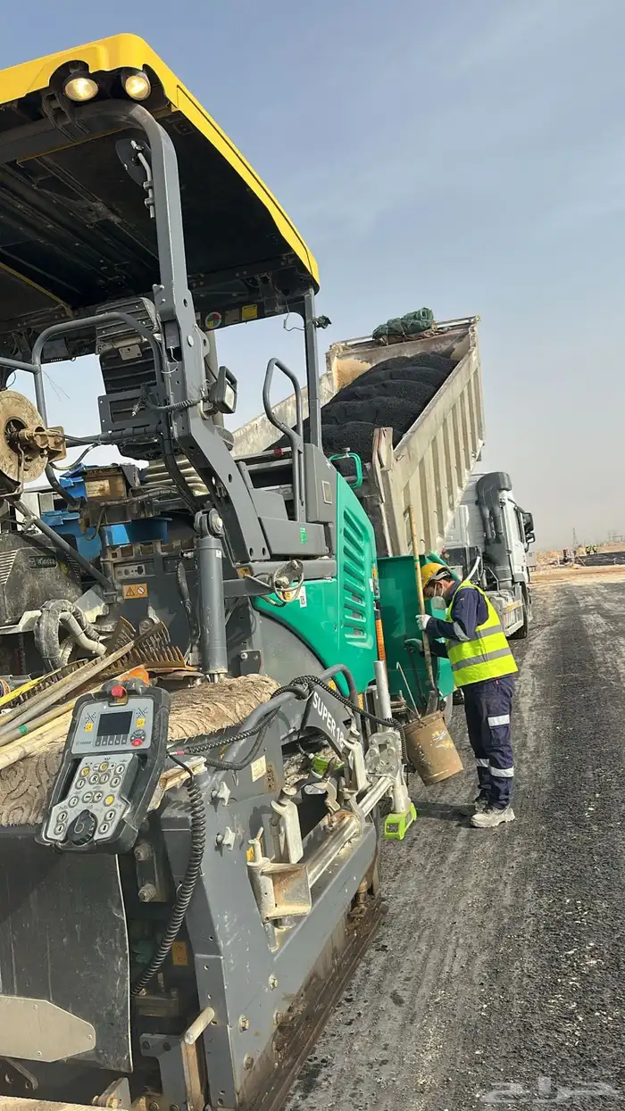 معدات اسفلت للإيجار 24