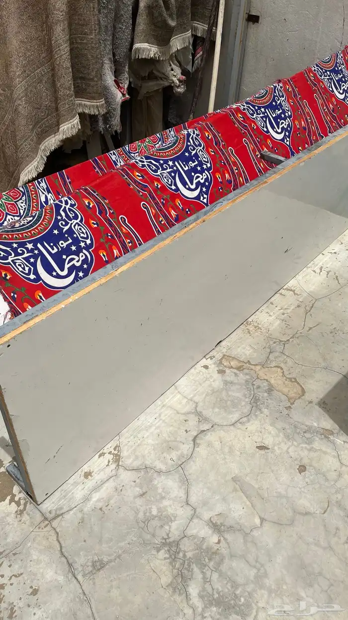 طاولات تقديم او عرض محلات 0