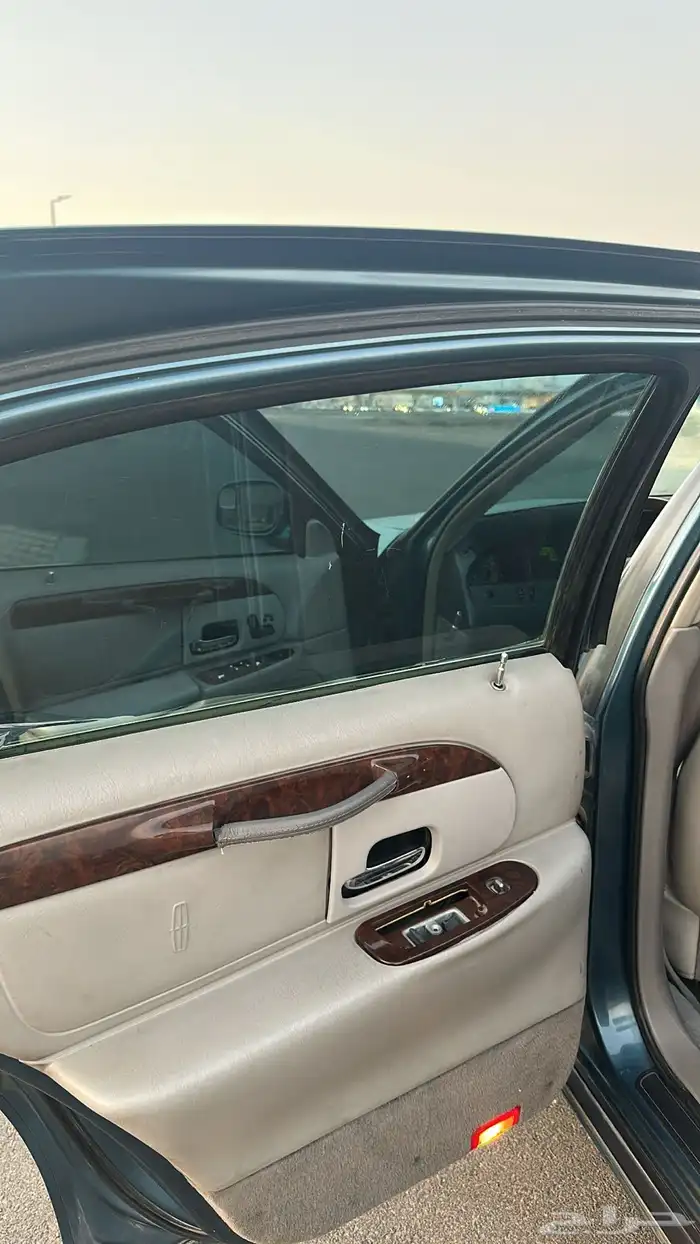 لينكون تاون كار 2001 7