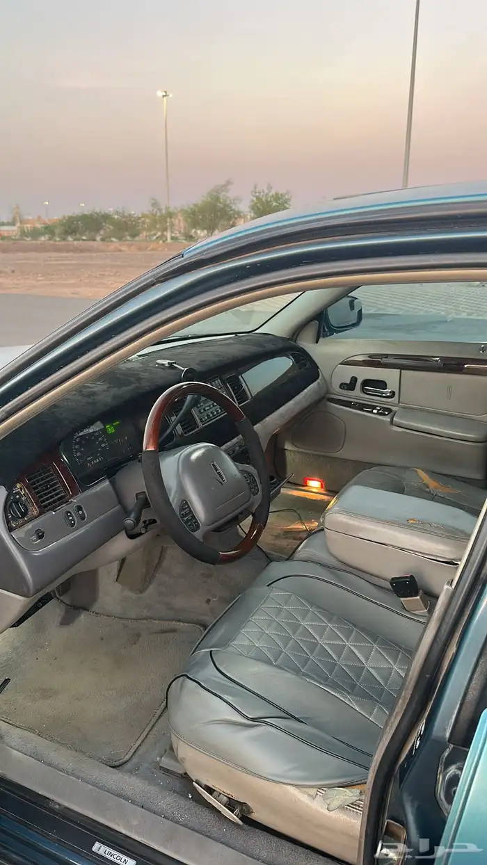 لينكون تاون كار 2001 4