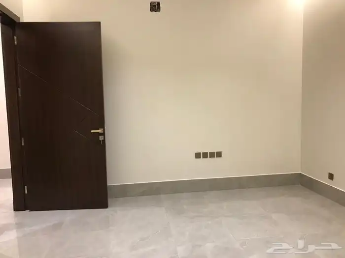 للبيع دور علوي مع ملحق بصك مستقل في المزيني 17