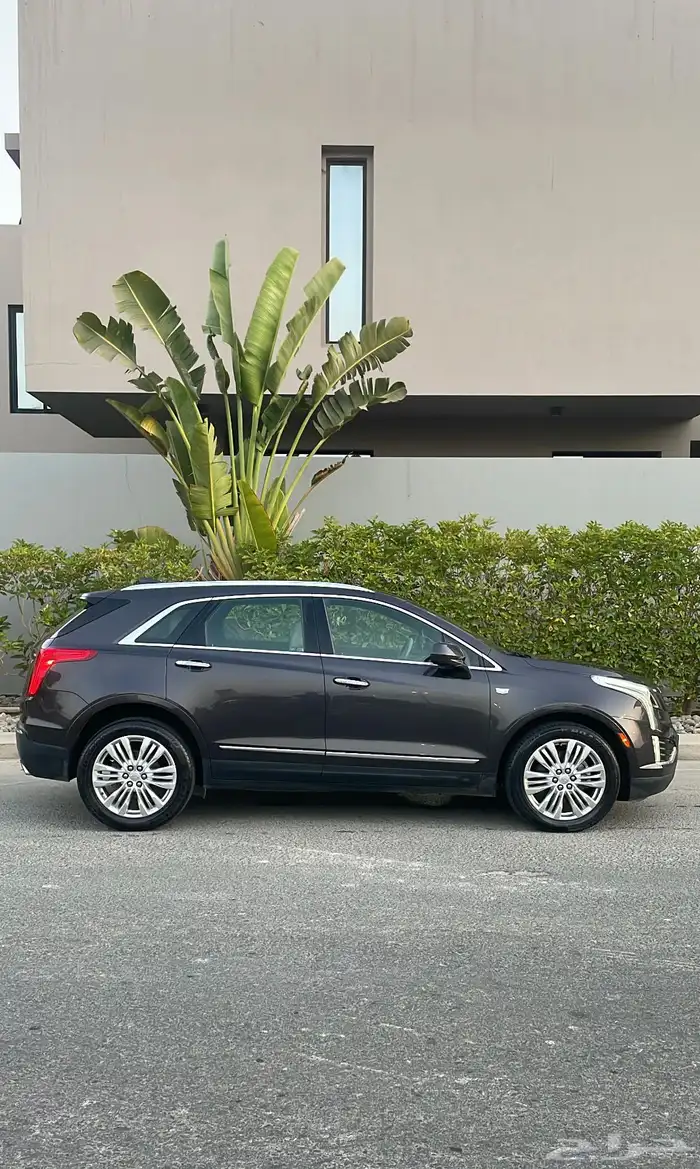 كاديلاك XT5 نظيف 6