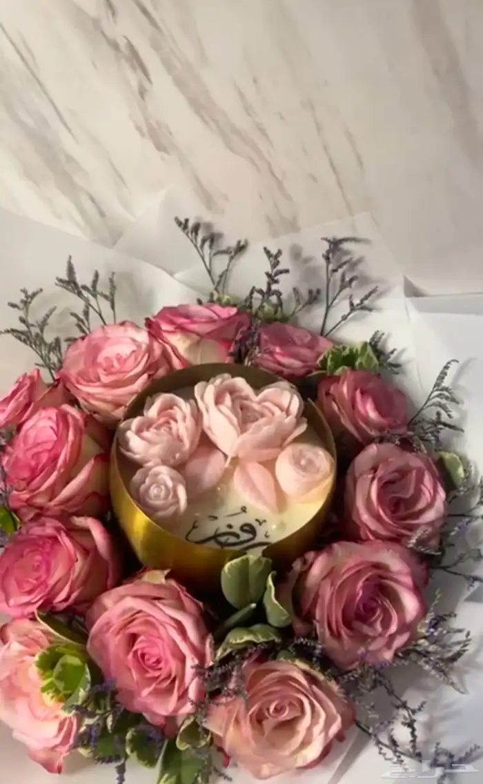 باقه ورد مع شمعه بالعبارات 5