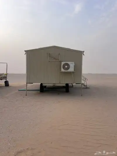 مجلس طول9في 4وفيها 8شرايح 4بطاريات ومكيف يشتغل على الطاقه 3