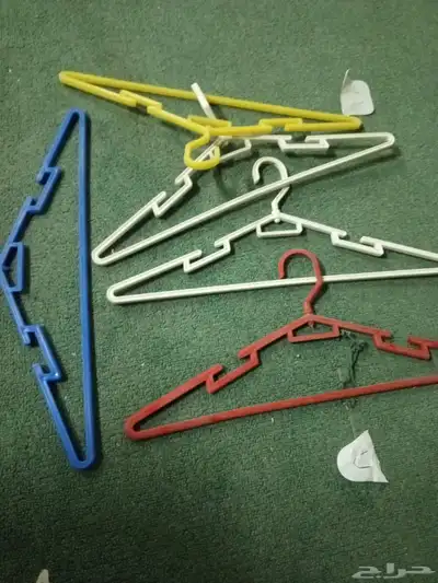 علاقات ملابس للبيع 0