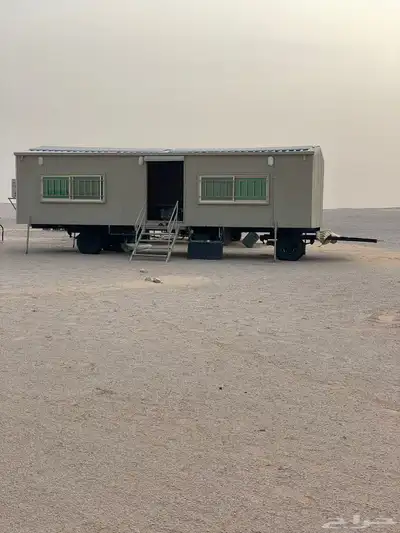 مجلس طول9في 4وفيها 8شرايح 4بطاريات ومكيف يشتغل على الطاقه 2