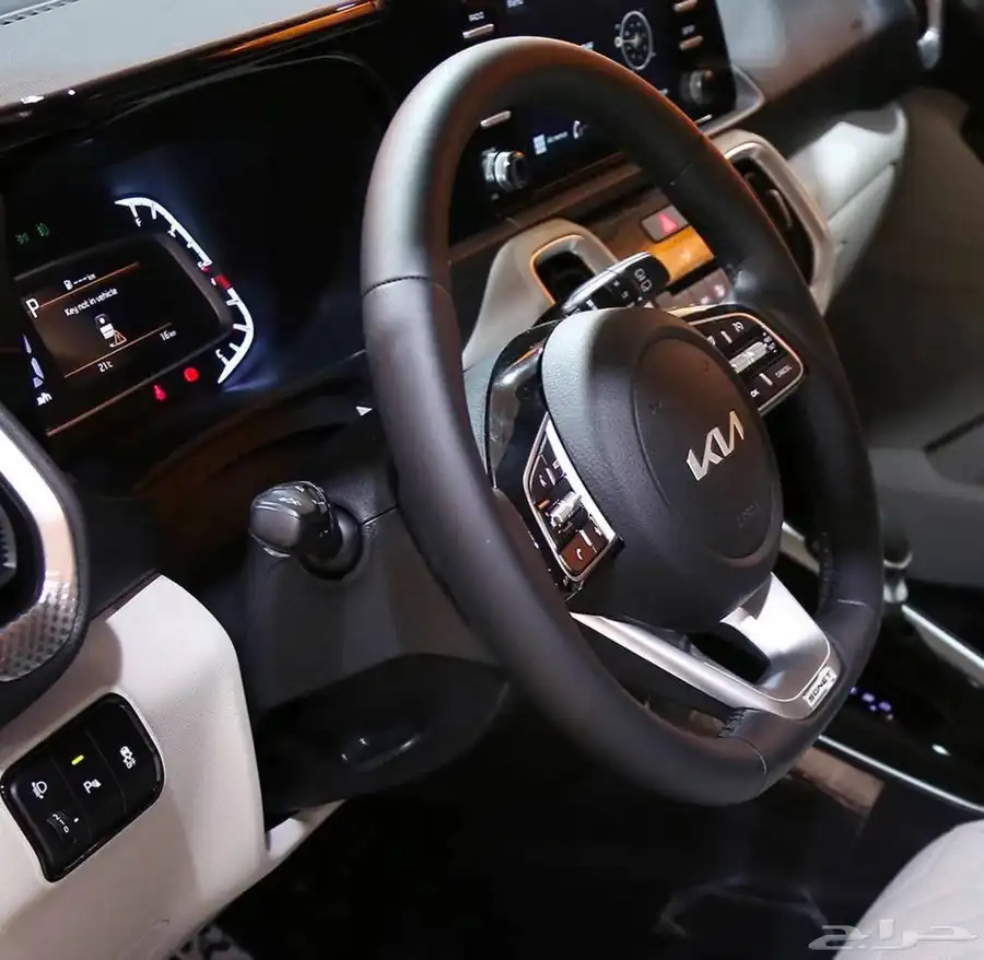كيا سونيت مد 2023 SUV رمادى سقف ابيض 8