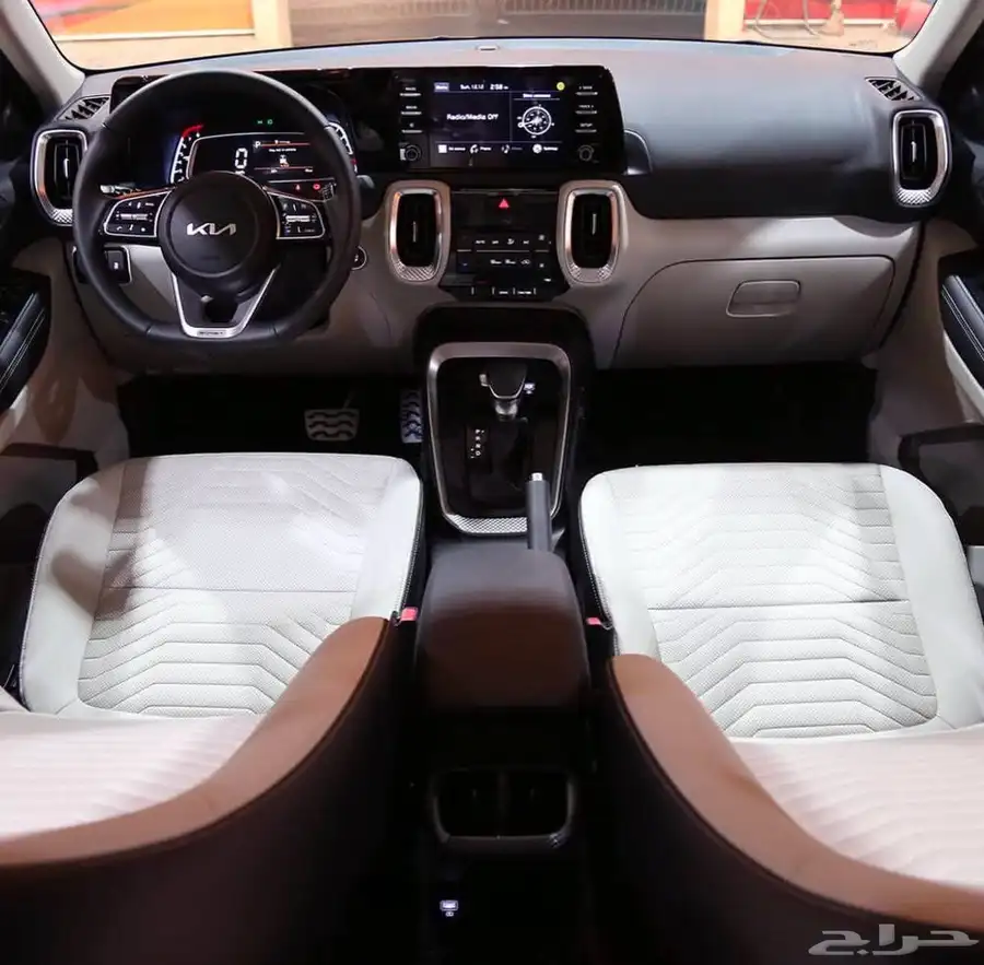 كيا سونيت مد 2023 SUV رمادى سقف ابيض 6