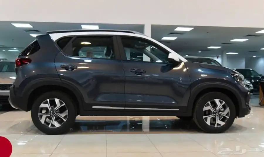 كيا سونيت مد 2023 SUV رمادى سقف ابيض 4