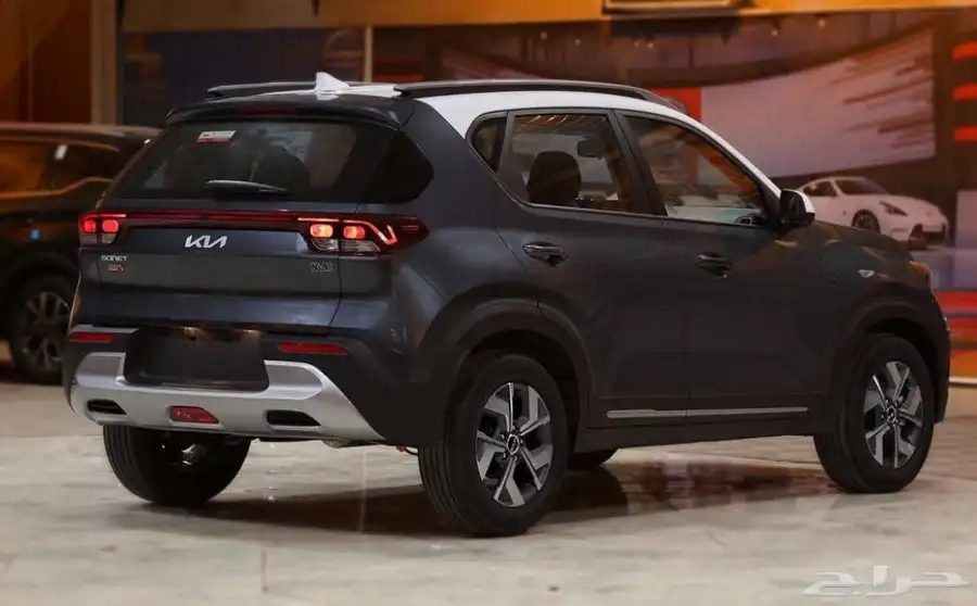 كيا سونيت مد 2023 SUV رمادى سقف ابيض 2