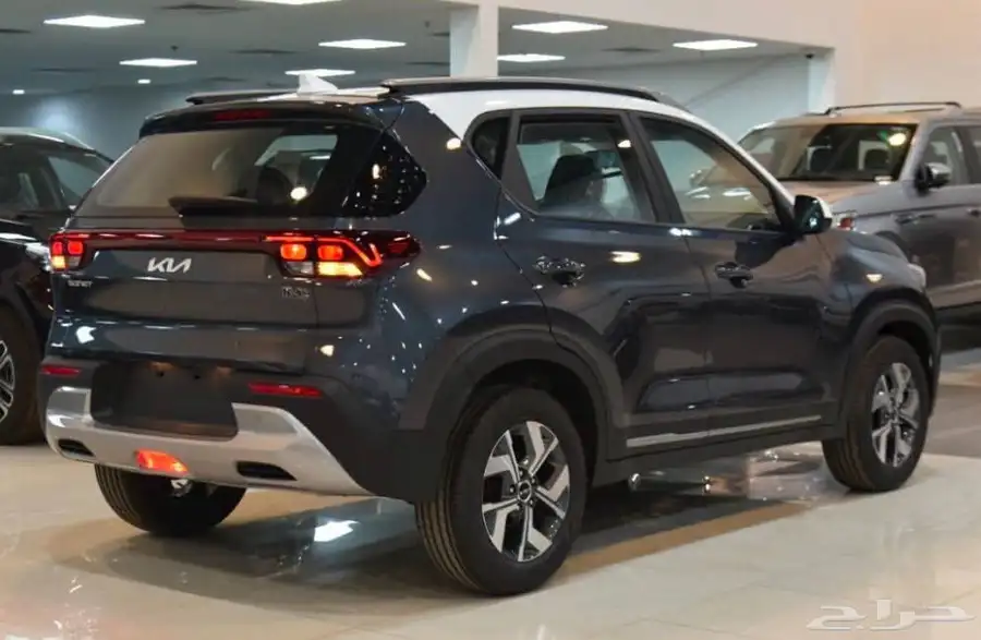 كيا سونيت مد 2023 SUV رمادى سقف ابيض 3