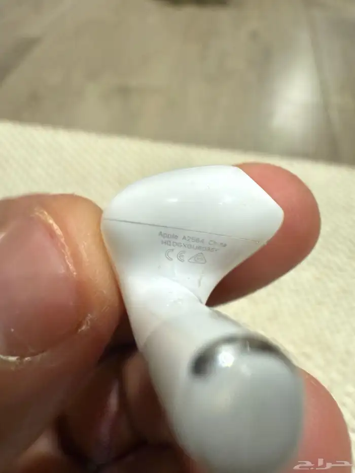 سماعة ابل ايربودز ( الجيل الثالث) يسار وعلبة الشخن 1