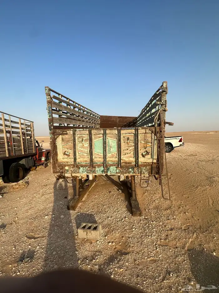 صندوق عايدي للبيع قديم حديده طيب وخشبه طيب 3