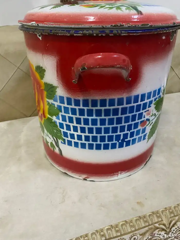 سطل غضار كبير مميز ونادر 10