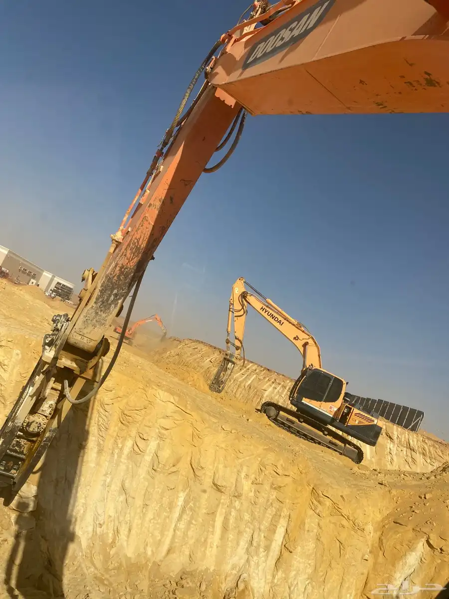 حفار بوكلين للايجار هدم وحفر الاراضي في جده 3