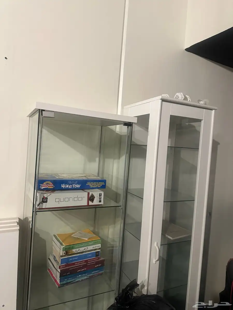 طاولة تلفاز ورفوف قزاز 0