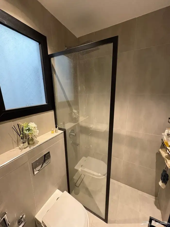 زجاج سيكوريت فاصل للشور قابل للتعديل حسب المقاسات المفضلة. 0