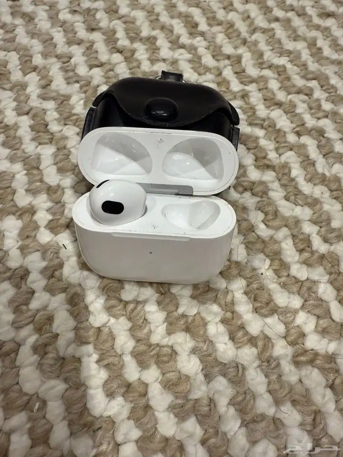 سماعة ابل ايربودز ( الجيل الثالث) يسار وعلبة الشخن 10