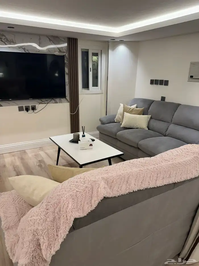 استوديو واسع بجلسة خارجية ايار يومي فقط 6