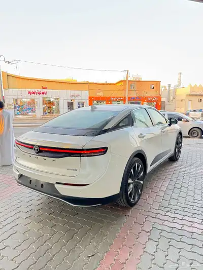 تويوتا كراون ماجيستا هايبرد 2023 2
