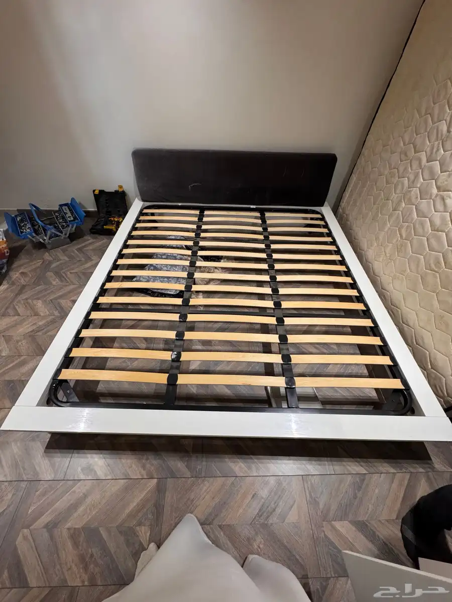 للبيع اثاث مستعمل مطبخ وسريرين 0