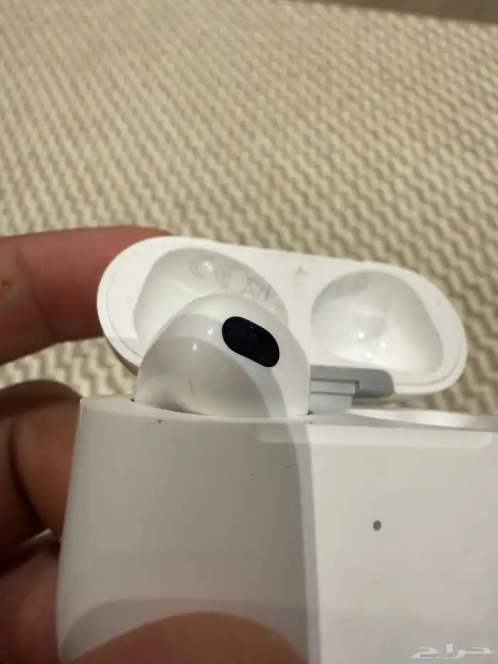 سماعة ابل ايربودز ( الجيل الثالث) يسار وعلبة الشخن 9