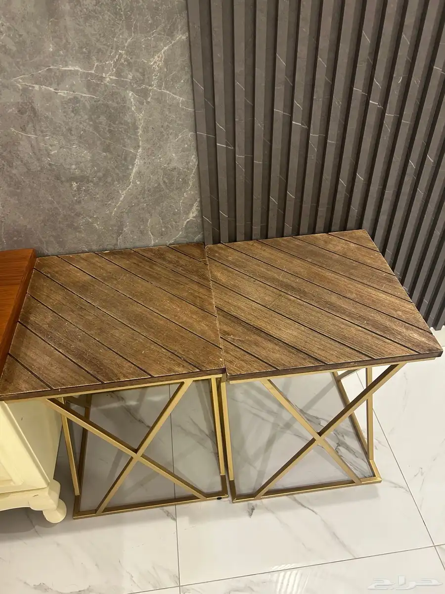 طاولة كبيرة مع أربع طاولات صغيرة 2