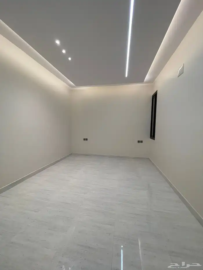 للبيع ادوار ارضيه بحواش وسيعه من 600 الف باالمحاله ح الزهور 16