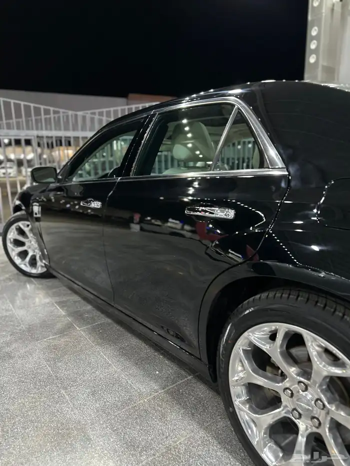 كرايزلر C300 نص فل 2021 هيمي V8 5.7 معرض(الرشيدي) 5