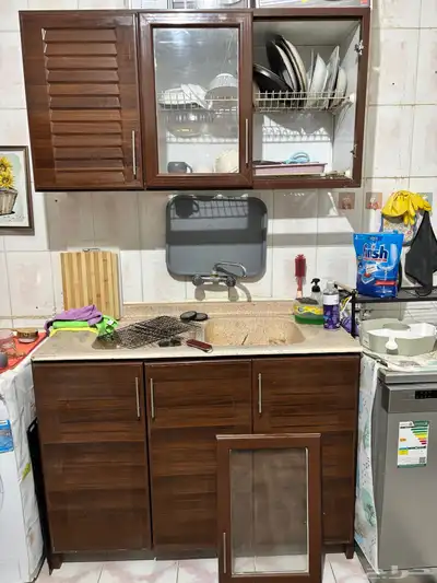 مطبخ كبير نظيف للبيع مع الحوض رخام 2