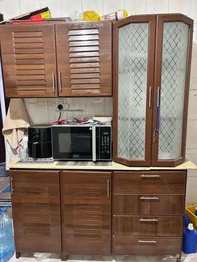 مطبخ كبير نظيف للبيع مع الحوض رخام 1