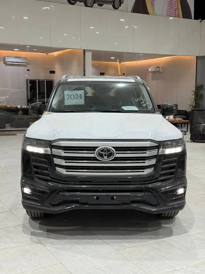 لاندكروزر GXR.L5.2024 الساير اسود اصفار ( اقل سعر) كاش وبنوك 0