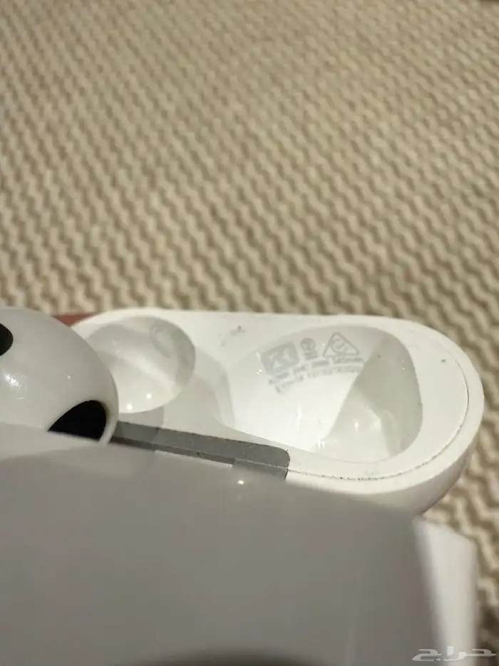 سماعة ابل ايربودز ( الجيل الثالث) يسار وعلبة الشخن 8