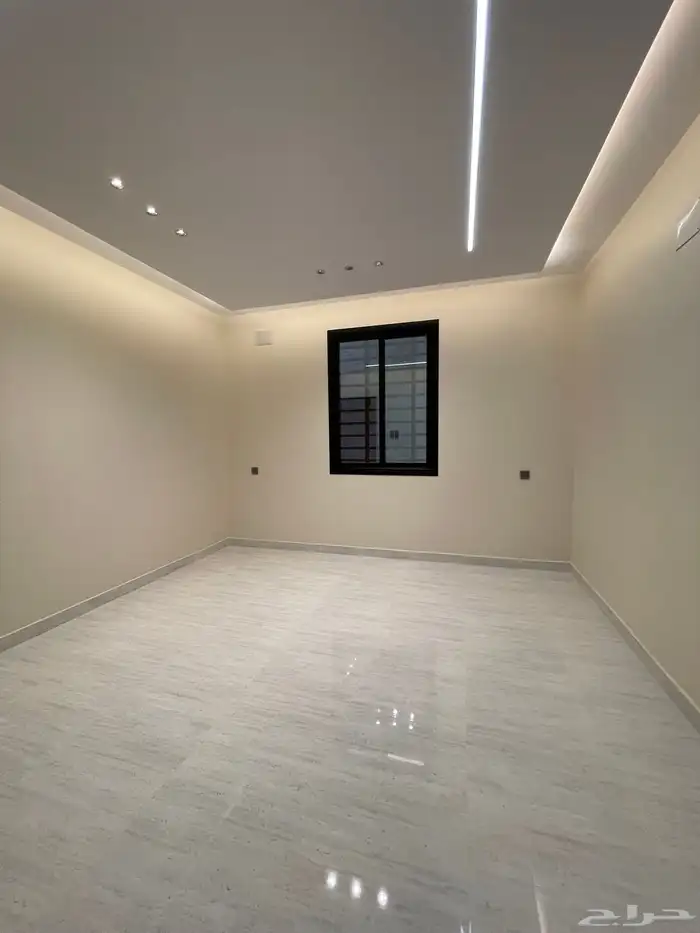 للبيع ادوار ارضيه بحواش وسيعه من 600 الف باالمحاله ح الزهور 11