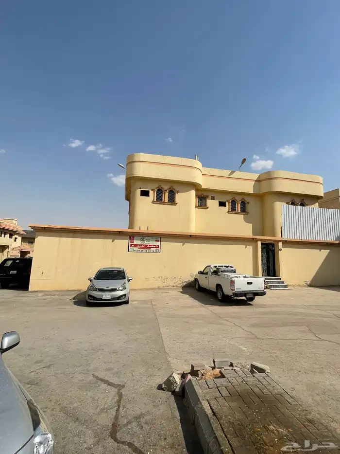 للبيع فيلا زاوية 600م حي ظهرة البديعة 2