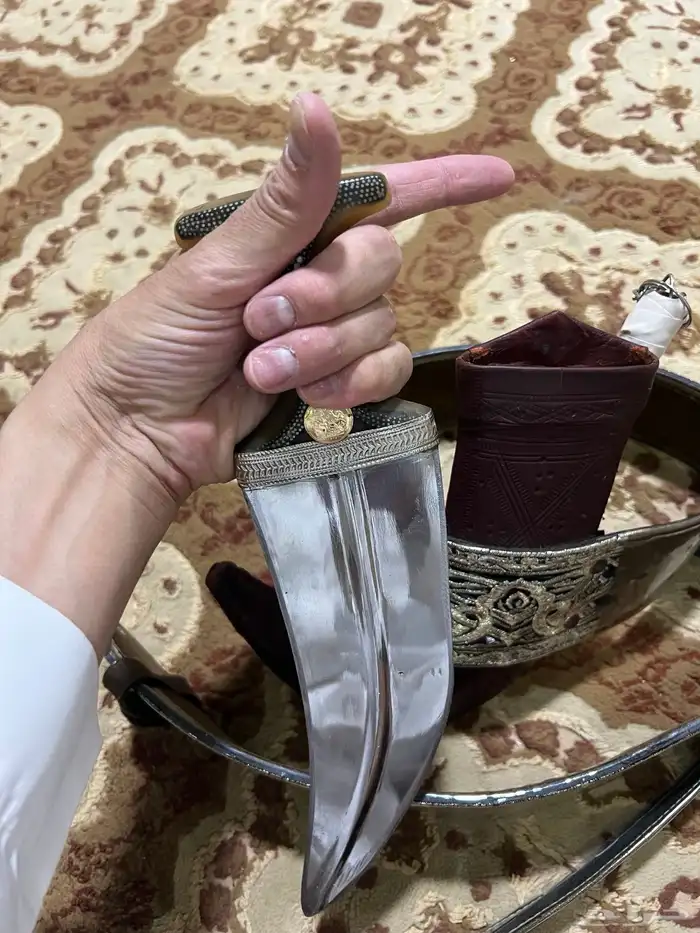 جنبيه صنعاني حك زرف لكن شغل كفو للبيع ولا بعد سيمت 1