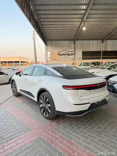 تويوتا كراون ماجيستا هايبرد 2023 3